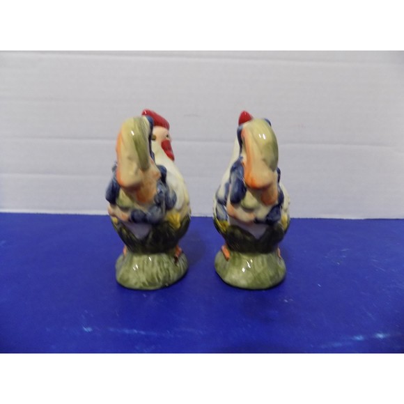 New Roosters Chickens Hens Salt and Pepper Shakers - Picture 4 of 5
